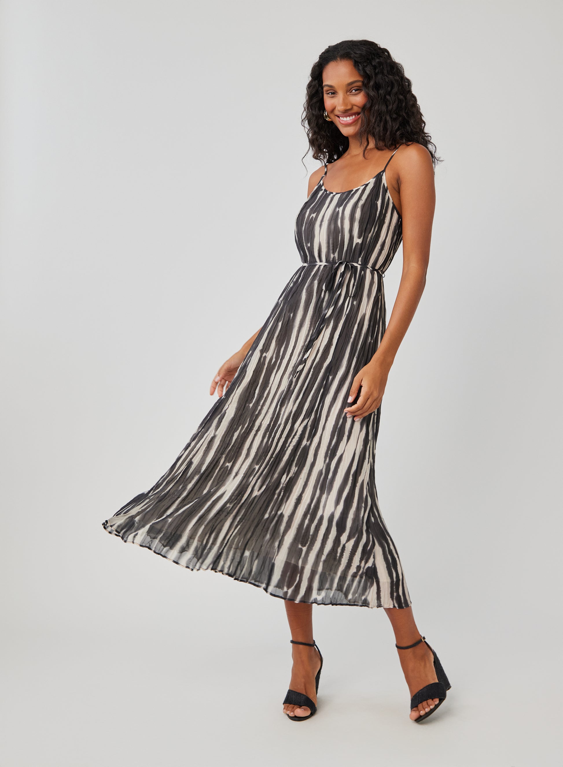 bella dahl midi dress Fit & Flare V Neck Midi Dress | Navy Micro Gingham | L