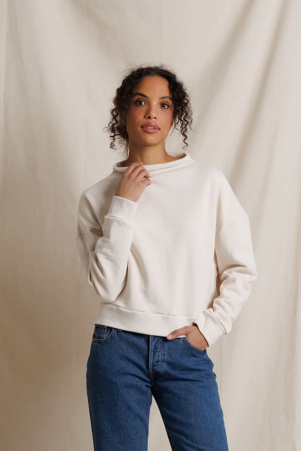 Perfect White Tee Arden Pullover