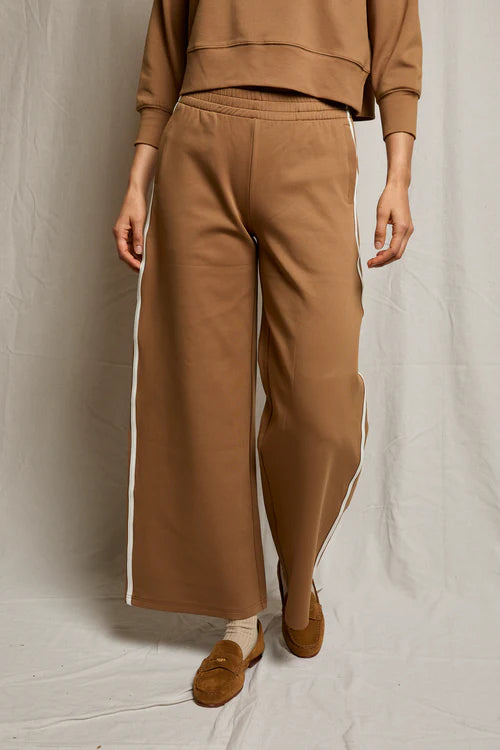 Perfect White Tee Mikos Pants