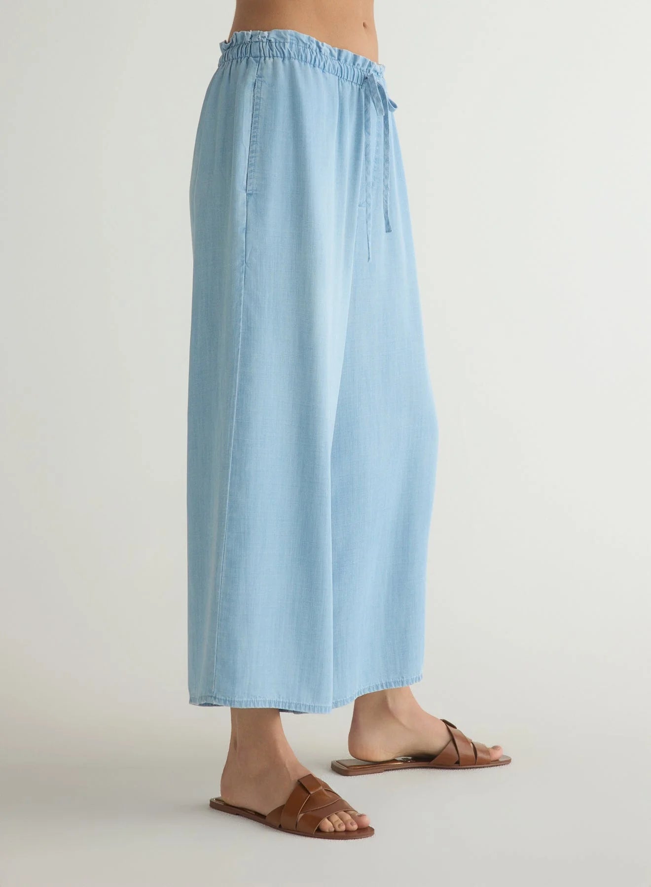 Bella Dahl ruffle waist wide leg crop