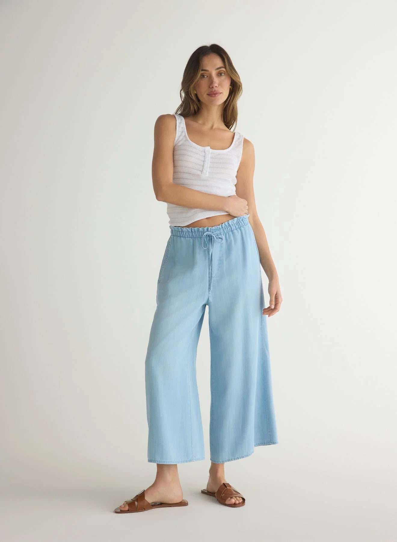 Bella Dahl ruffle waist wide leg crop